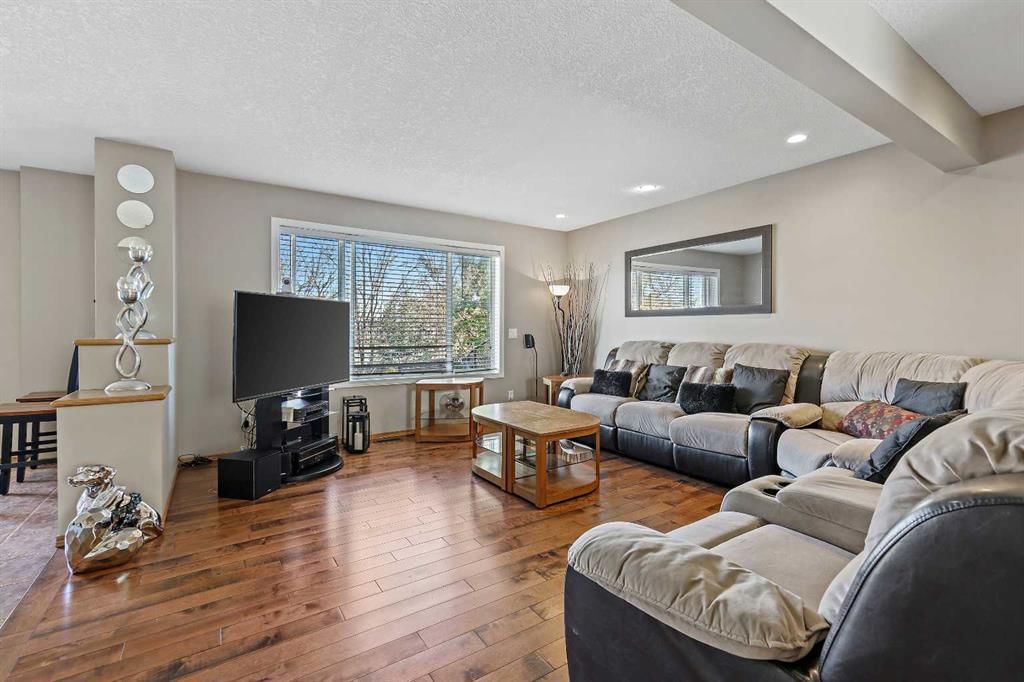 68 Douglas Glen Crescent SE, Calgary — photo 2 of 50