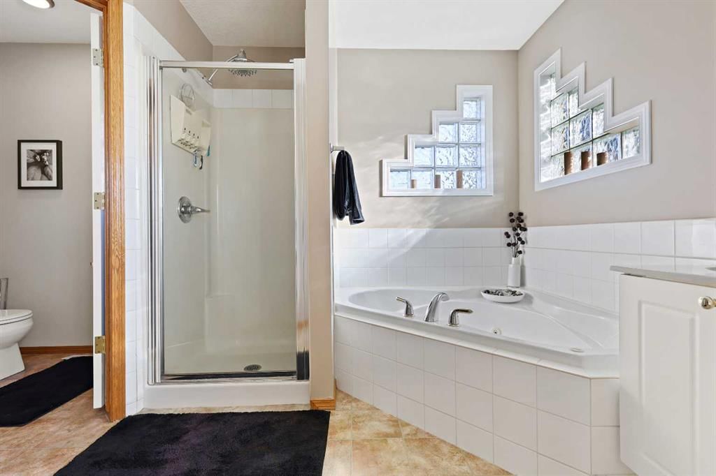 68 Douglas Glen Crescent SE, Calgary — photo 5 of 50
