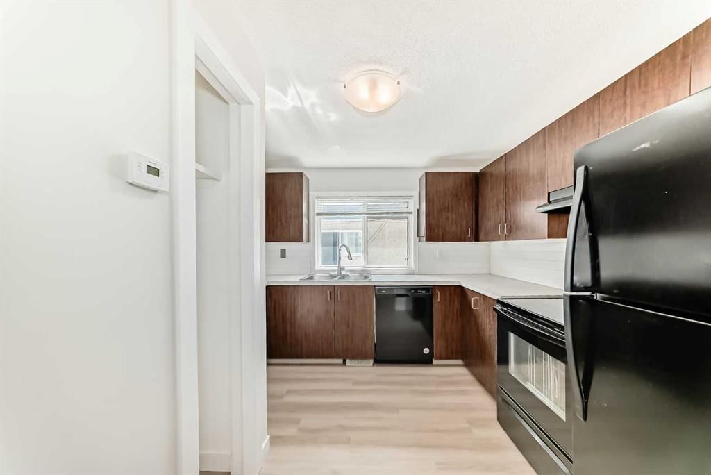 6044 17A Street SE, Calgary — photo 4 of 49