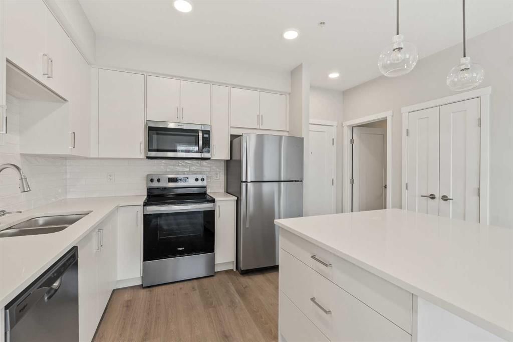 203, 700 Shawnee Square SW, Calgary — photo 2 of 24