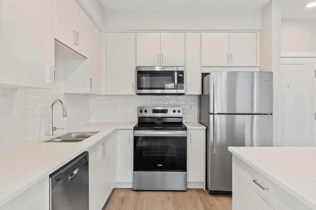 203, 700 Shawnee Square SW, Calgary — photo 4 of 24