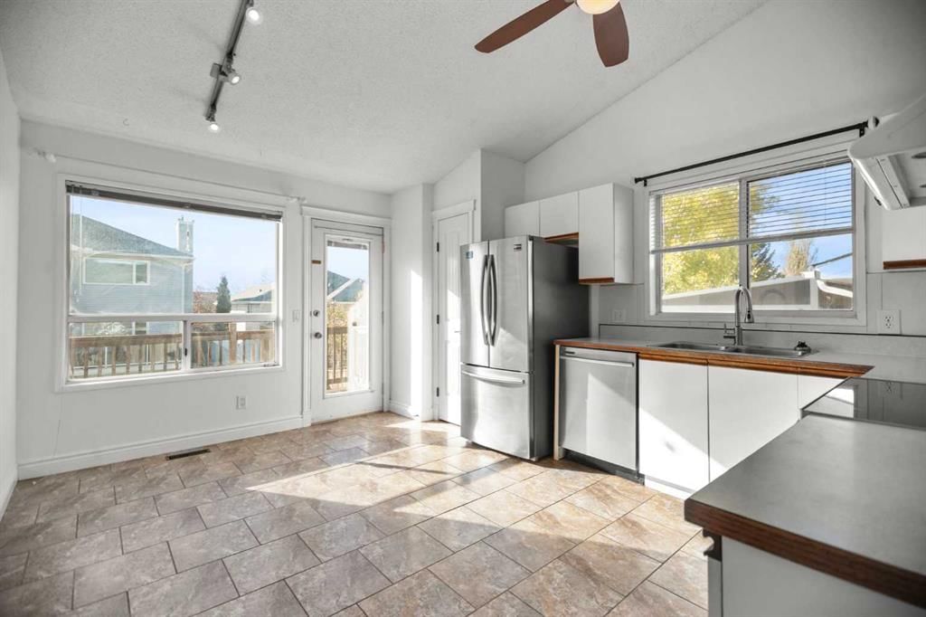 23 Riverstone Crescent SE, Calgary — photo 3 of 48