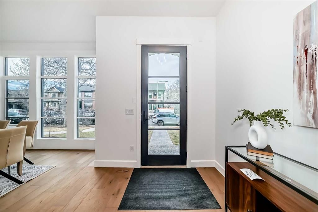 5006 21A Street SW, Calgary — photo 2 of 44