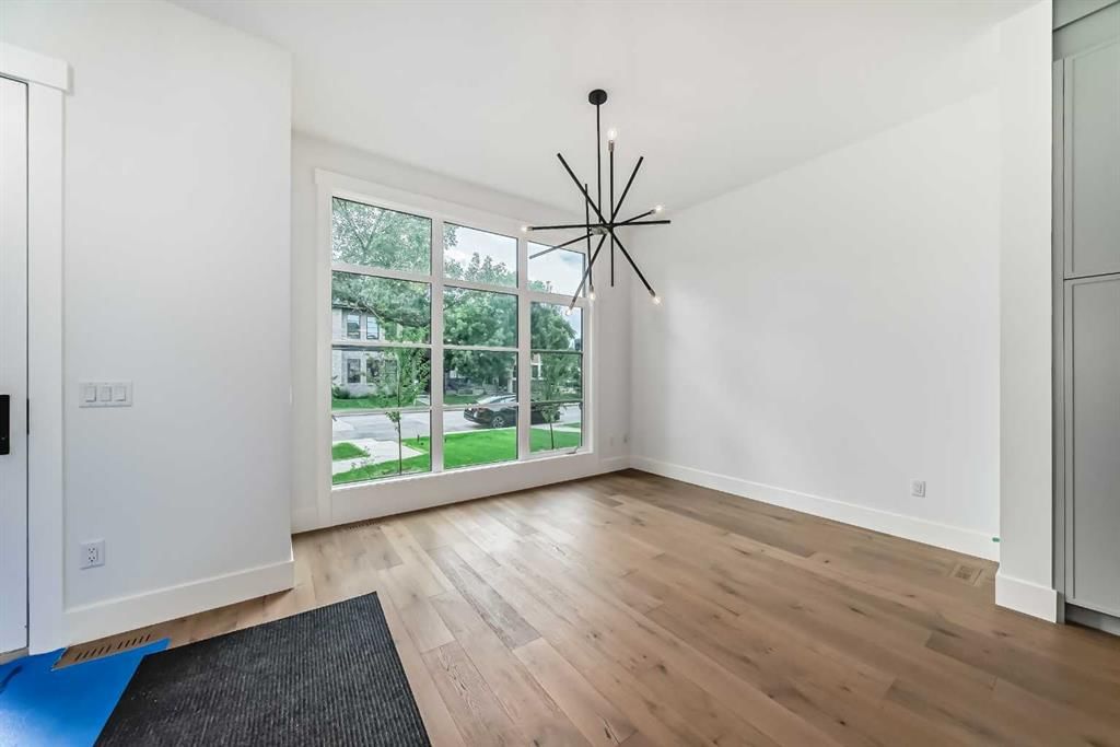 5008 21A Street SW, Calgary — photo 4 of 48