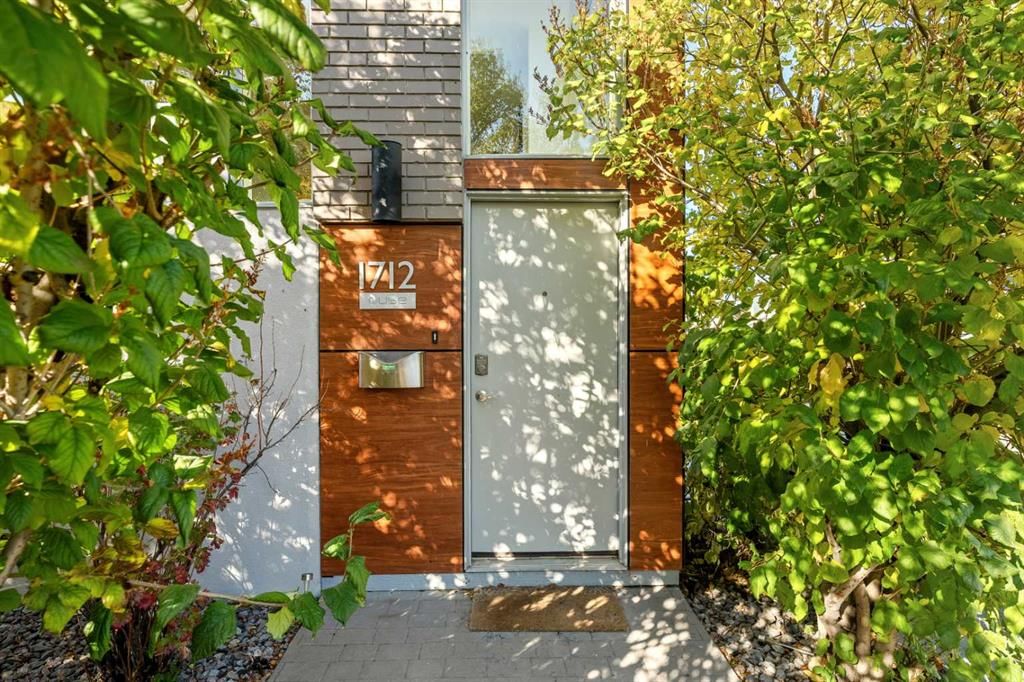 1712 19 Avenue SW, Calgary — photo 3 of 50