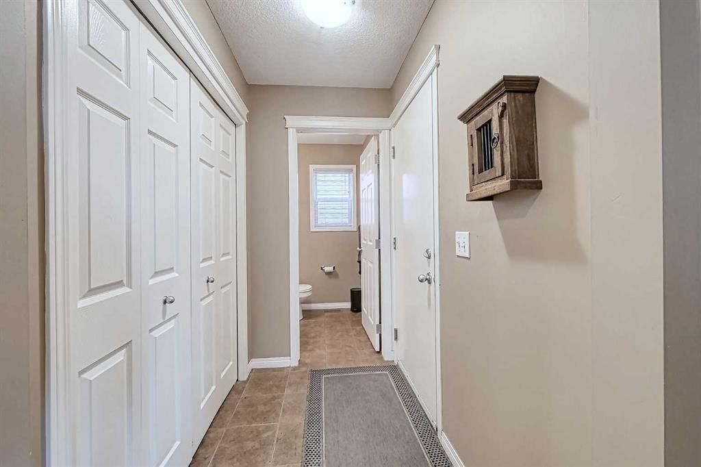73 Everwoods Road SW, Calgary — photo 3 of 41