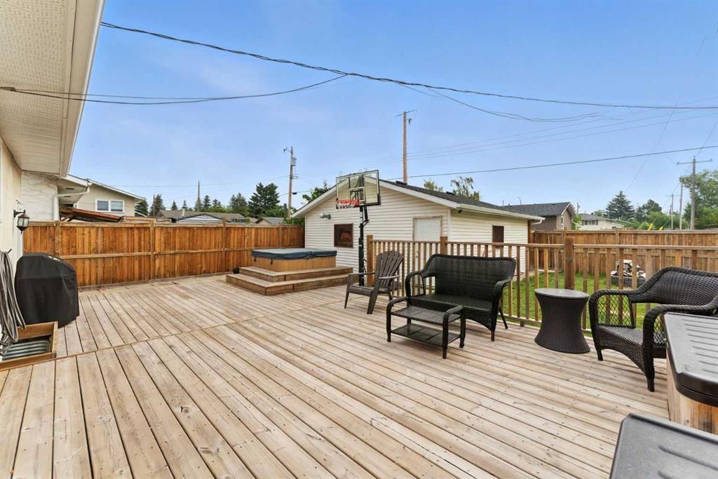 228 Penswood Way SE, Calgary — photo 4 of 38