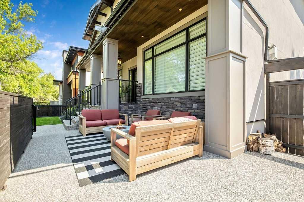 68 White Oak Crescent SW, Calgary — photo 4 of 49
