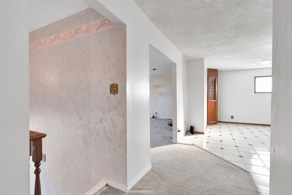 6219 19 Street SE, Calgary — photo 4 of 45