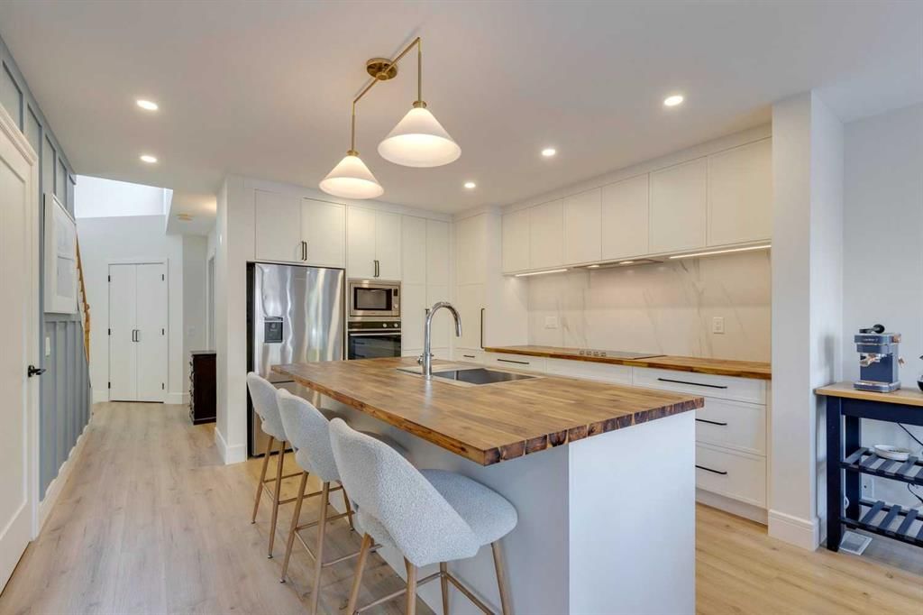 254 Scenic View Close NW, Calgary — main listing photo