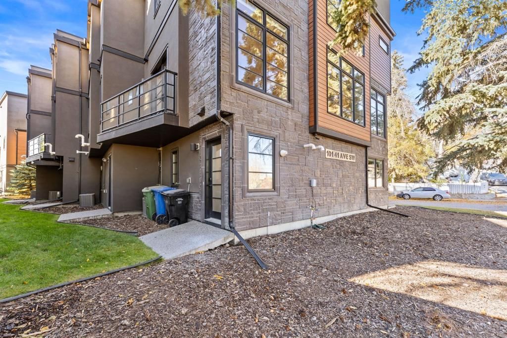 103 41 Avenue SW, Calgary — photo 3 of 47