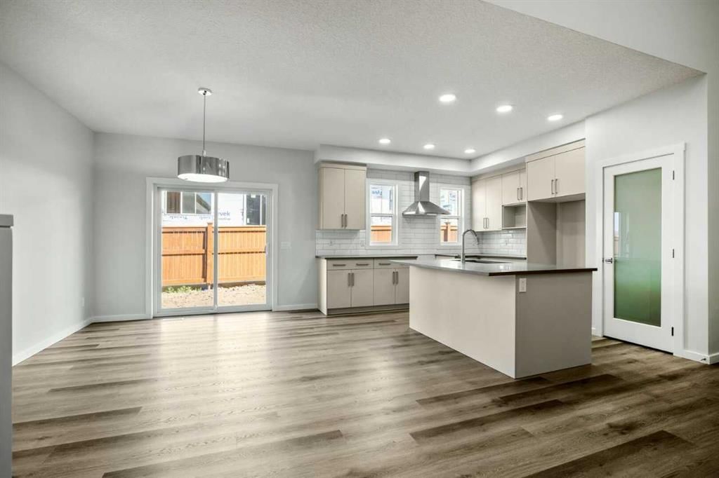 49 Heartwood Lane SE, Calgary — photo 2 of 15
