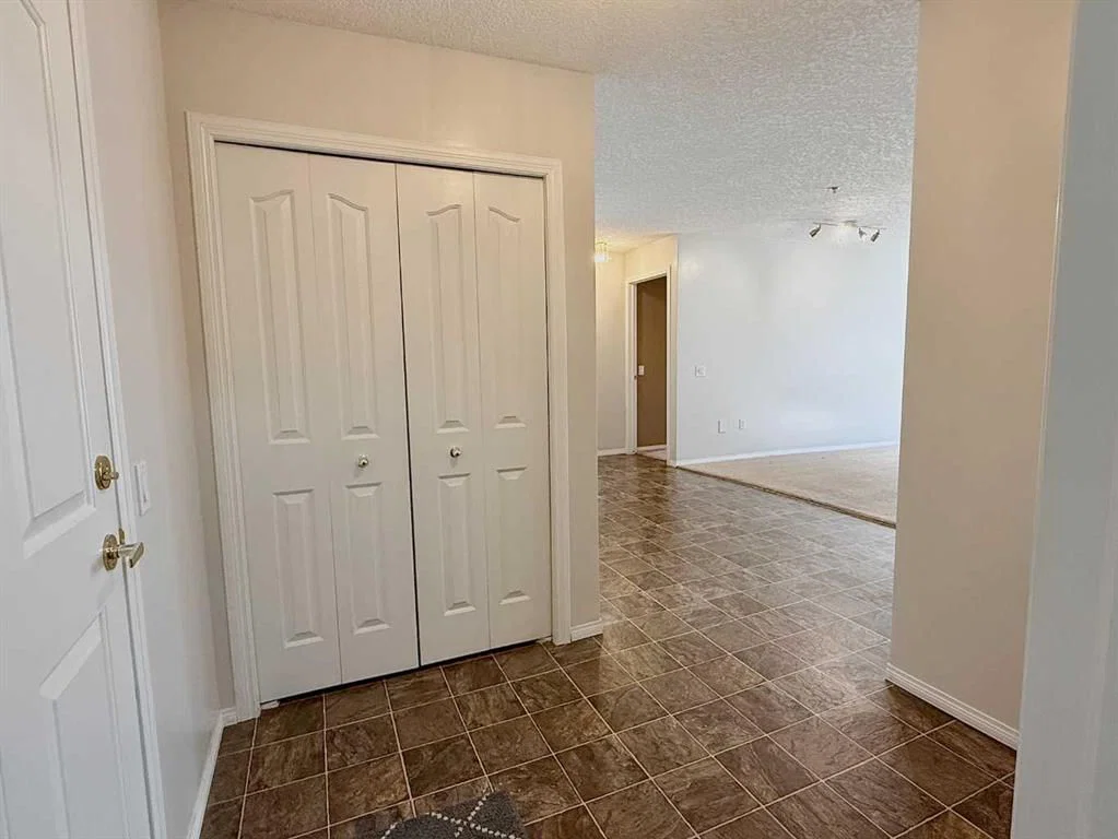 2126, 1818 Simcoe Boulevard SW, Calgary — photo 4 of 38