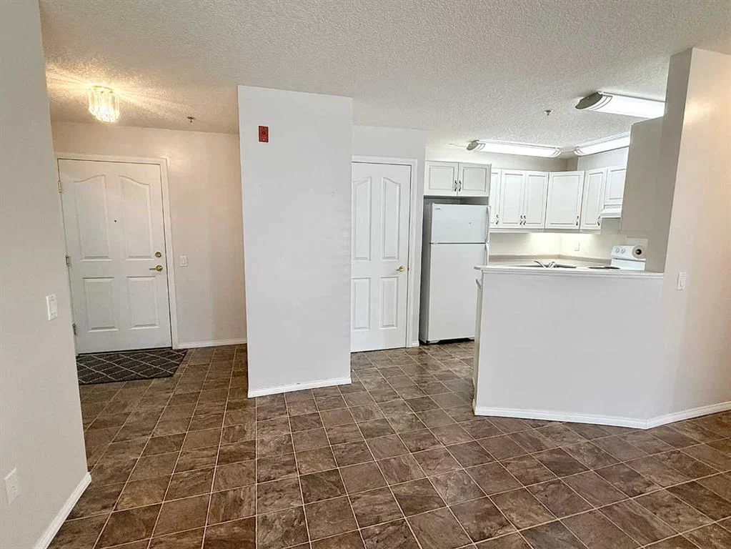 2126, 1818 Simcoe Boulevard SW, Calgary — photo 5 of 38