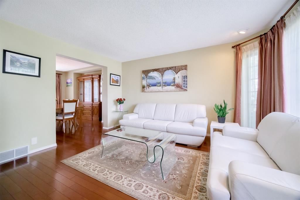 47 Hampshire Grove NW, Calgary — photo 5 of 42