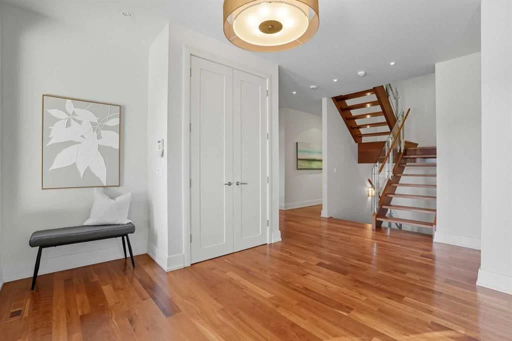 1403 Beverley Place SW, Calgary — photo 5 of 50