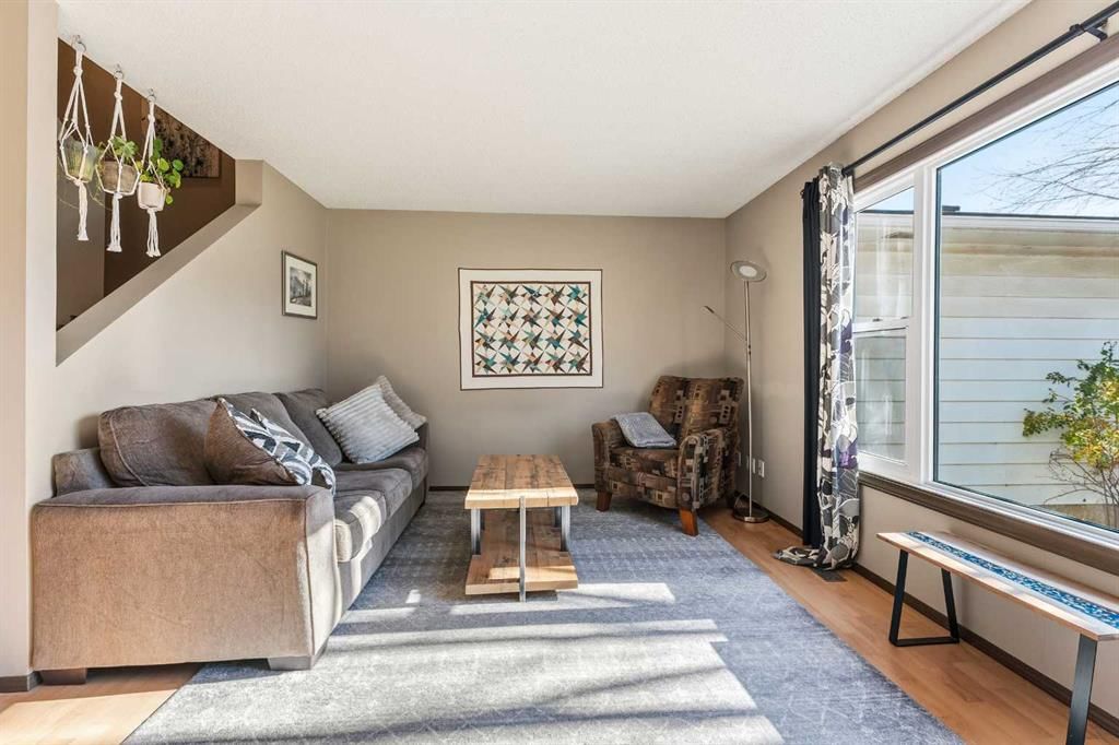 508 Queensland Place SE, Calgary — photo 4 of 50