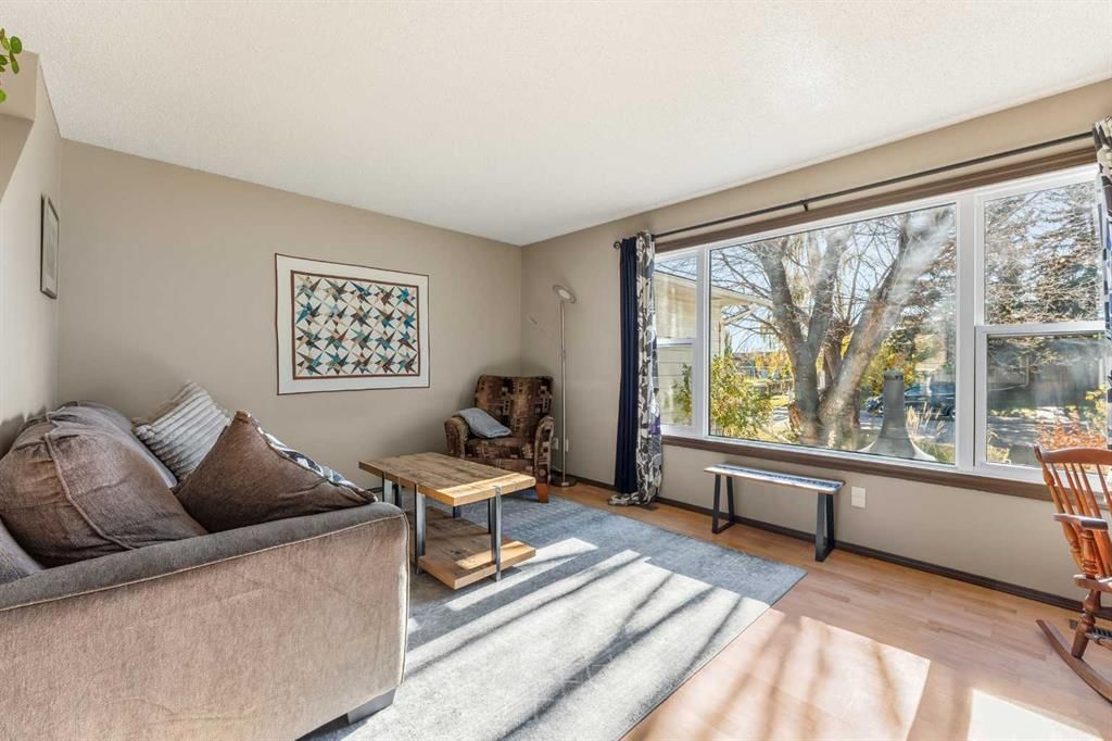508 Queensland Place SE, Calgary — photo 5 of 50