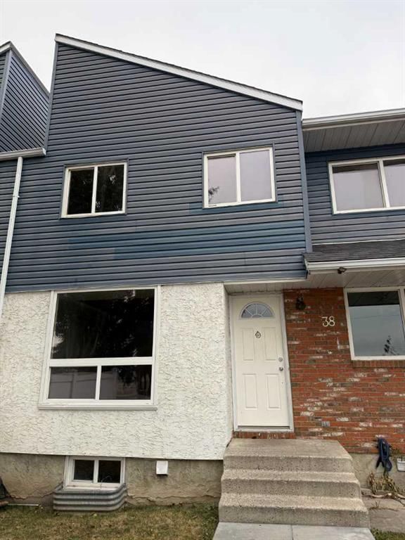 38, 4769 Hubalta Road SE, Calgary — photo 2 of 9