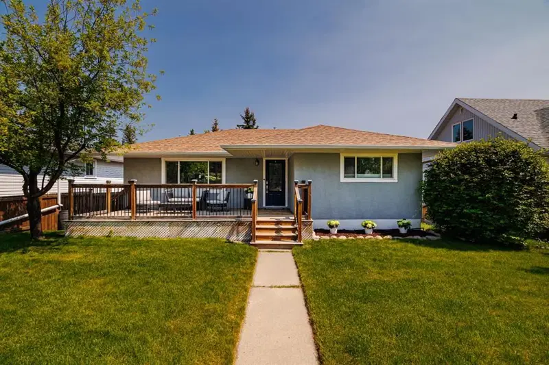 30 Coleridge Road NW, Calgary — main listing photo