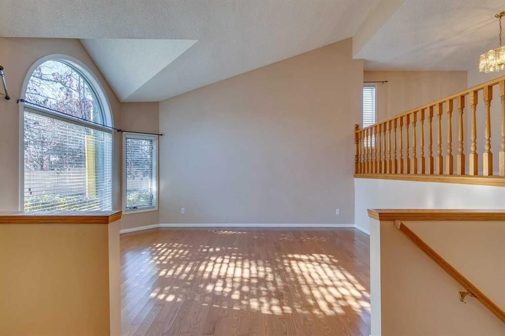 372 Millrise Drive SW, Calgary — photo 4 of 35