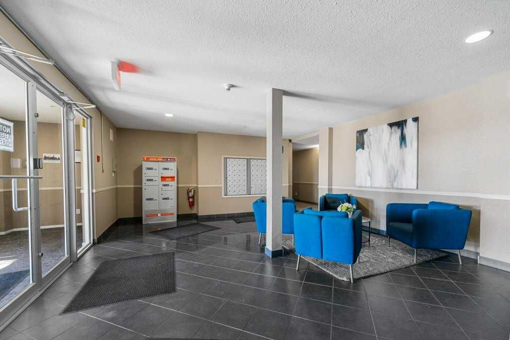 1410, 17 Country Village Bay NE, Calgary — photo 2 of 31
