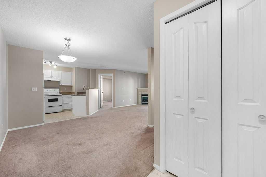 1410, 17 Country Village Bay NE, Calgary — photo 4 of 31