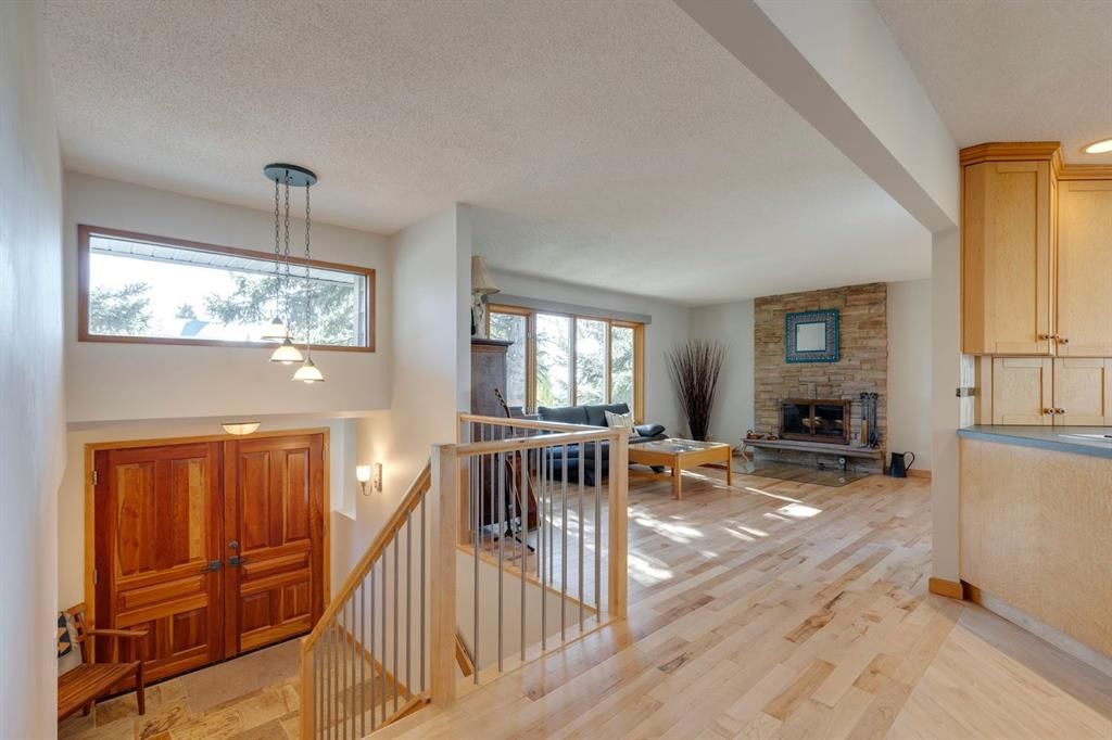 2712 Crawford Road NW, Calgary — photo 3 of 46