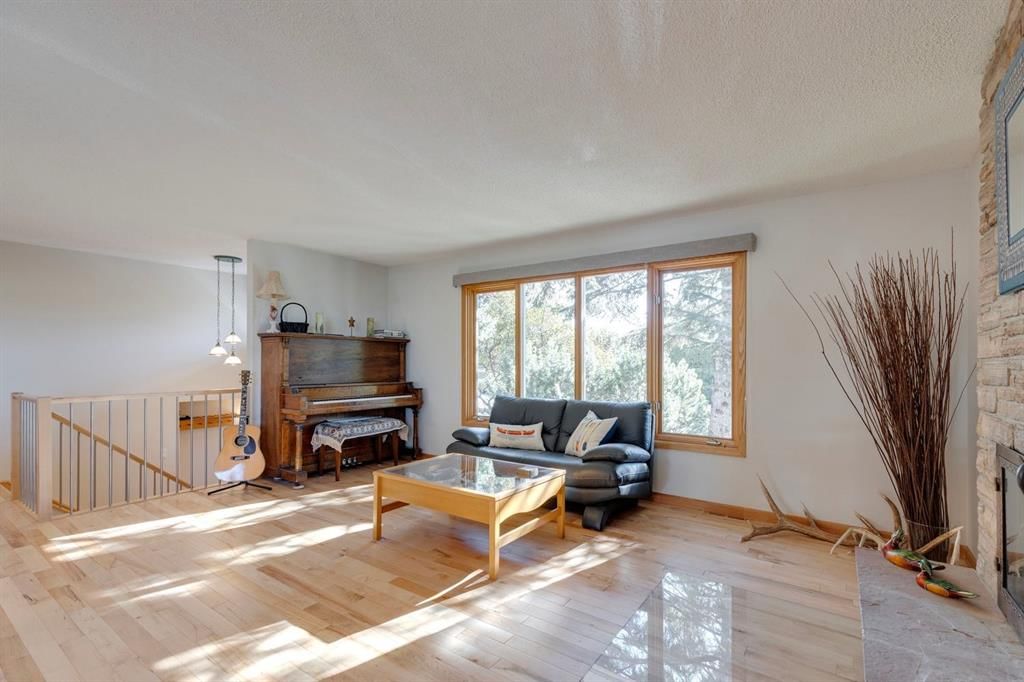 2712 Crawford Road NW, Calgary — photo 4 of 46