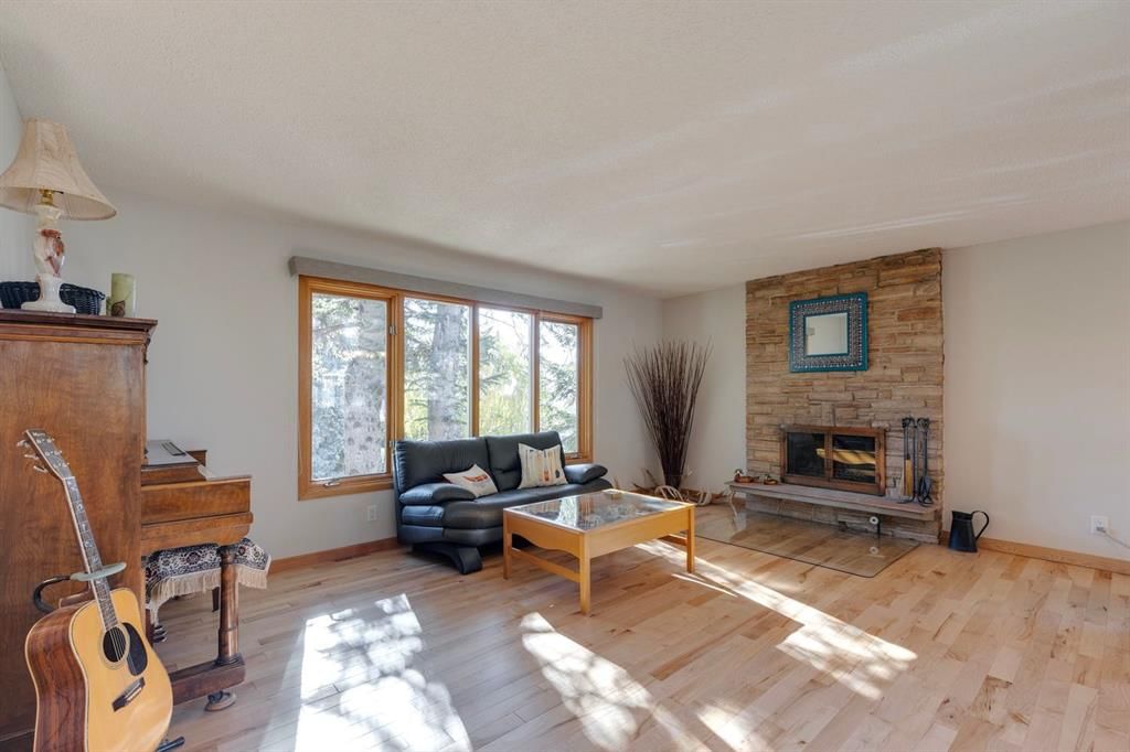 2712 Crawford Road NW, Calgary — photo 5 of 46