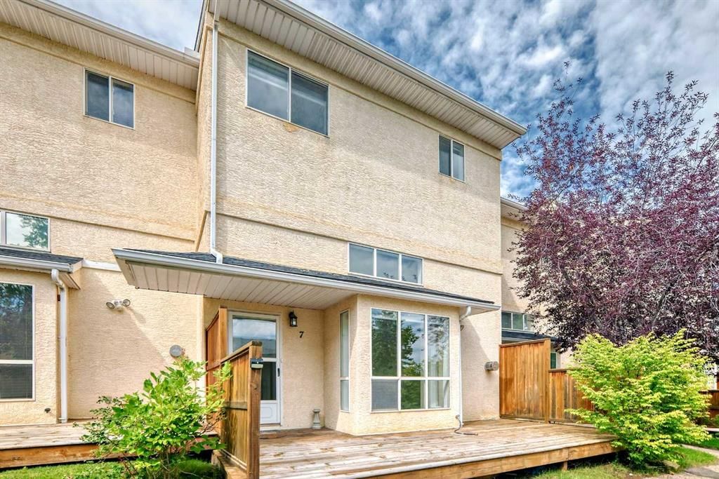 7 Millrose Place SW, Calgary — photo 2 of 47