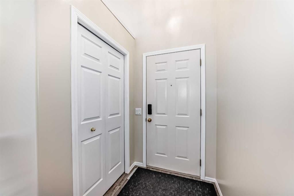 7 Millrose Place SW, Calgary — photo 4 of 47