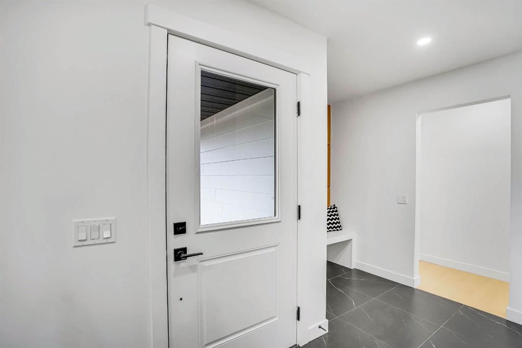 5016 Nemiskam Road NW, Calgary — photo 4 of 47