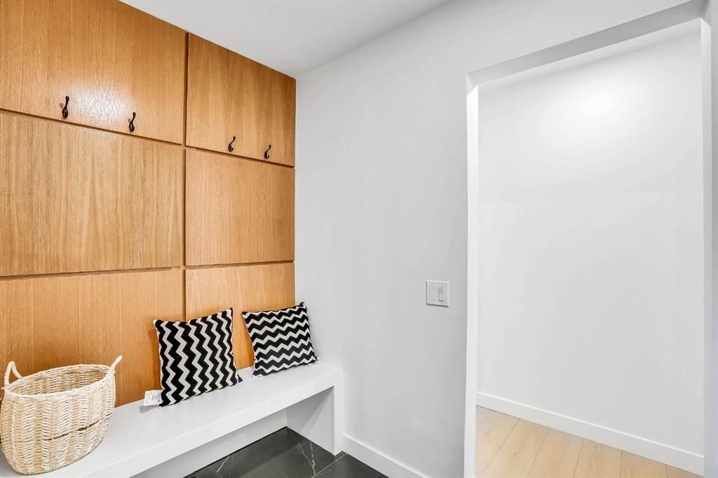 5016 Nemiskam Road NW, Calgary — photo 5 of 47