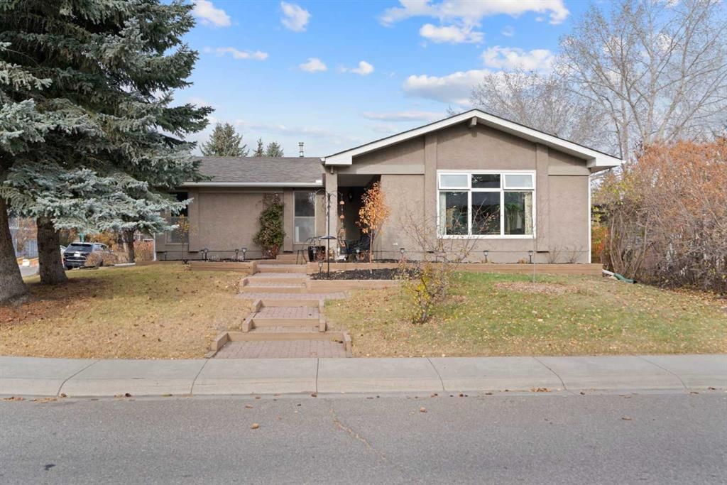 9632 Oakcliffe Drive SW, Calgary — main listing photo