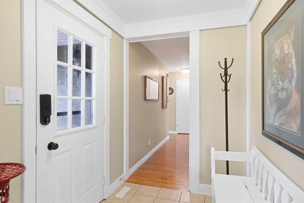 9632 Oakcliffe Drive SW, Calgary — photo 3 of 50
