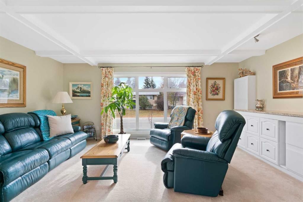 9632 Oakcliffe Drive SW, Calgary — photo 5 of 50