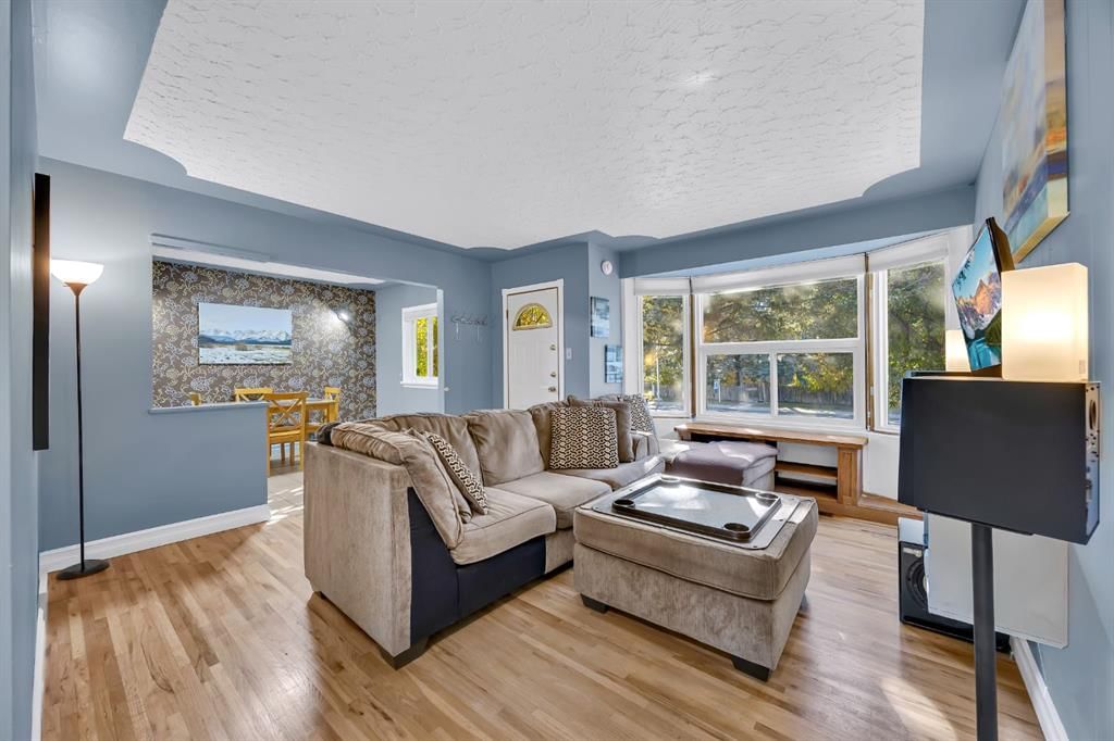 7932 36 Avenue NW, Calgary — photo 3 of 49