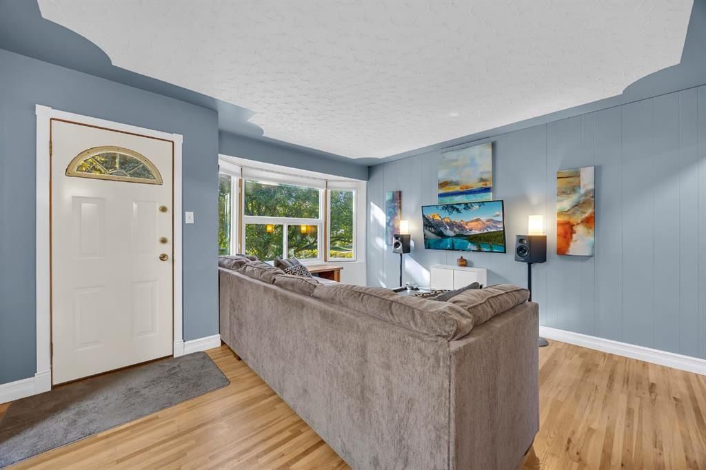 7932 36 Avenue NW, Calgary — photo 5 of 49
