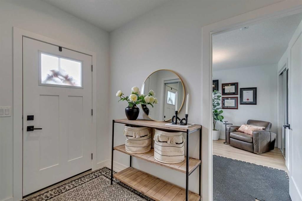 7836 Spring Willow Drive SW, Calgary — photo 5 of 38