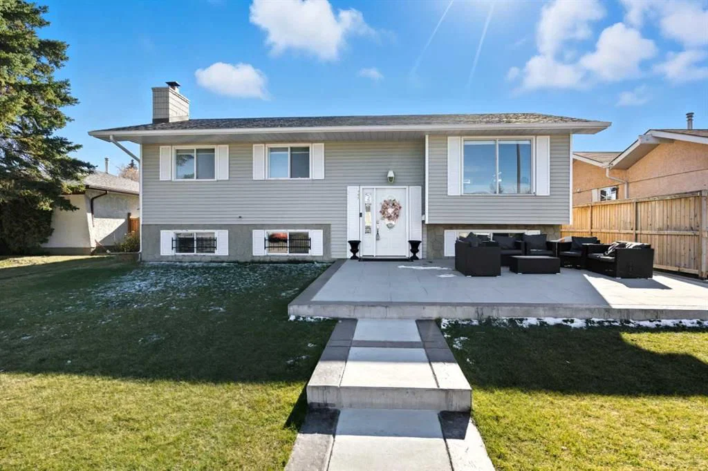 211 Pinetree Place NE, Calgary — main listing photo