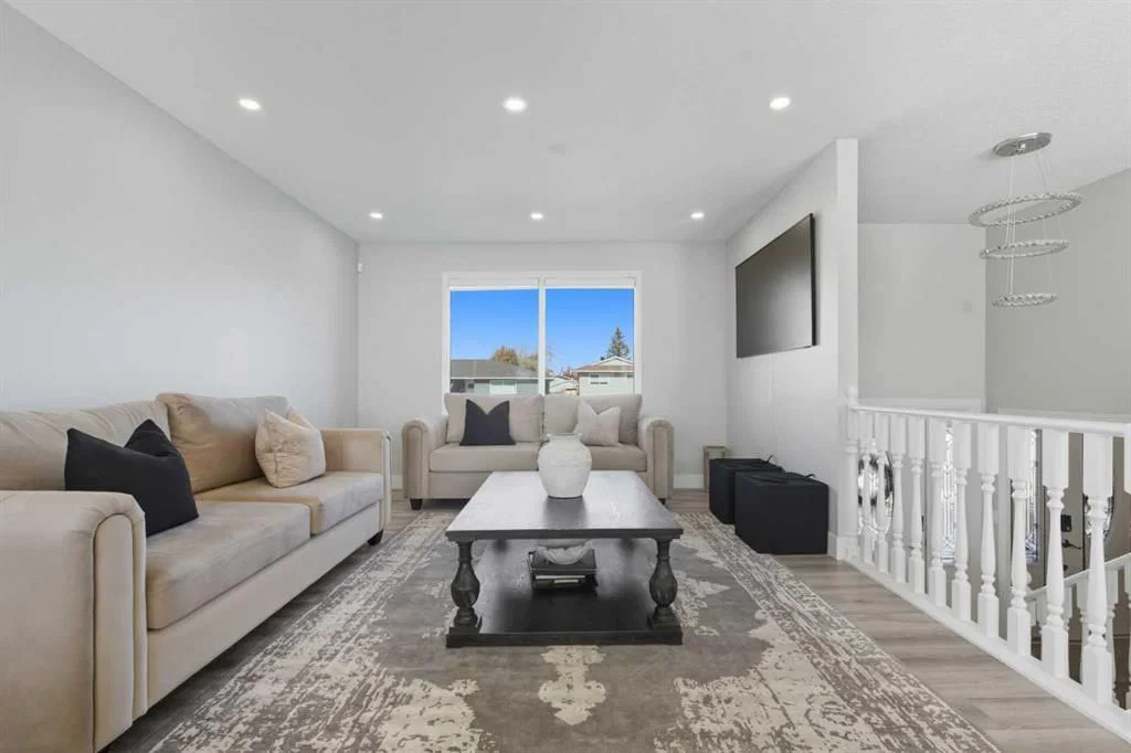 211 Pinetree Place NE, Calgary — photo 3 of 47