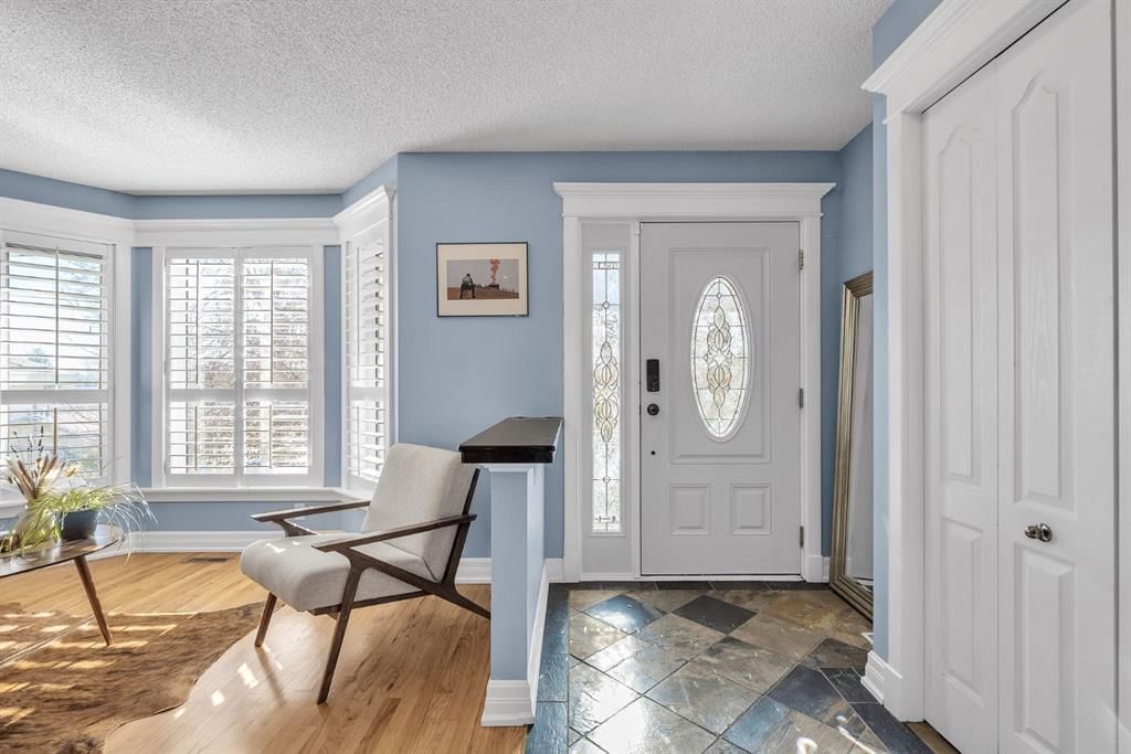 202 30 Avenue NW, Calgary — photo 5 of 50