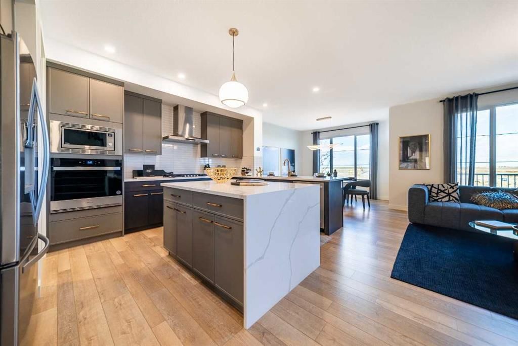 76 Creekside Path SW, Calgary — photo 3 of 20