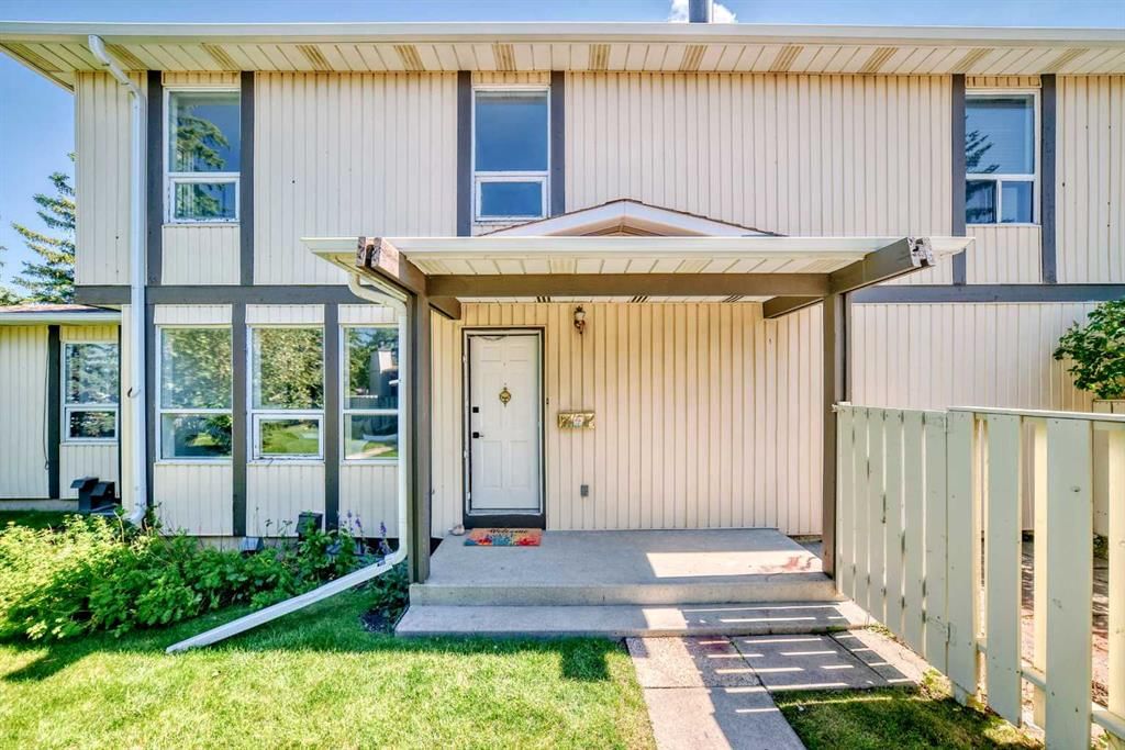 404, 544 Blackthorn Road NE, Calgary — main listing photo