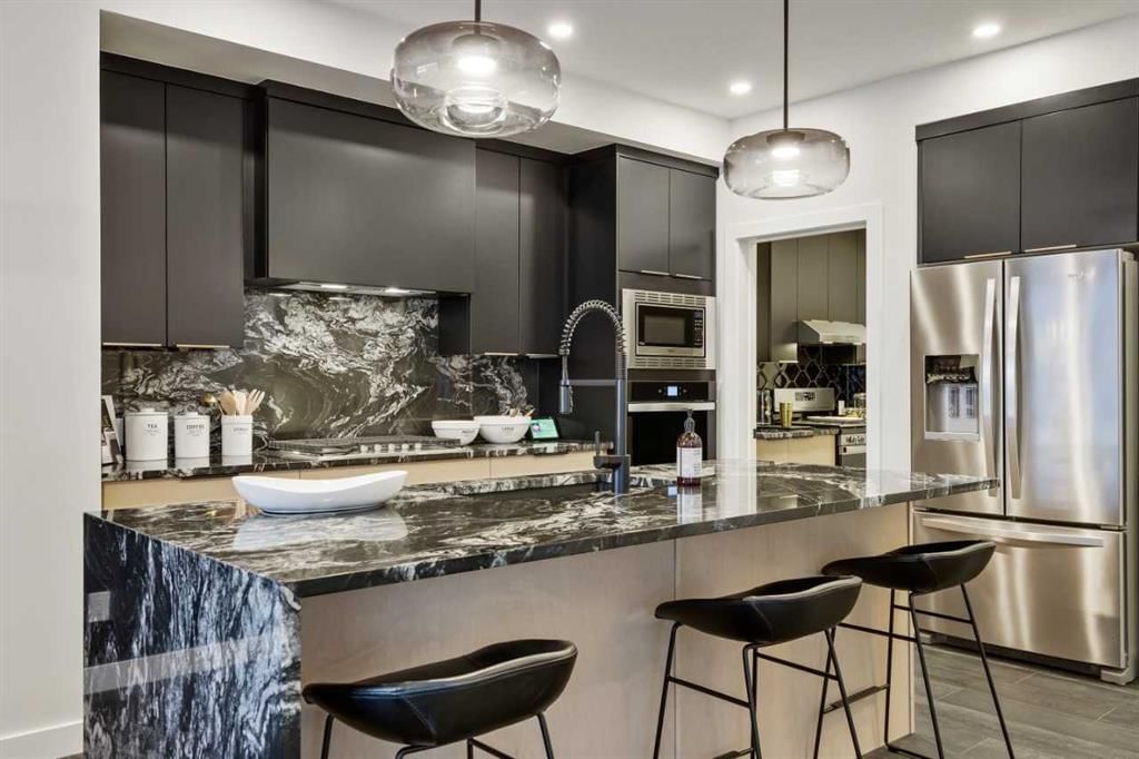 27 Creekstone Common SW, Calgary — photo 3 of 18