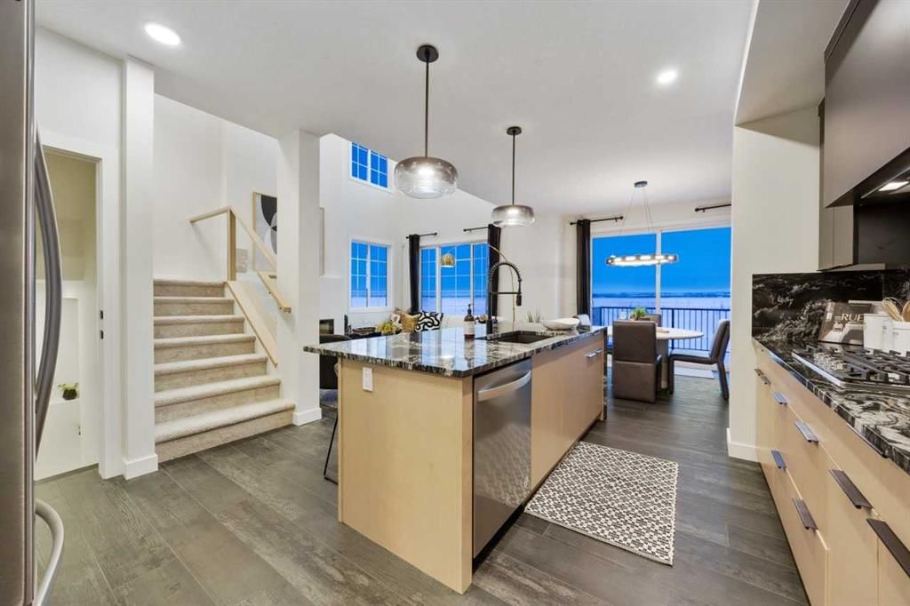 27 Creekstone Common SW, Calgary — photo 4 of 18