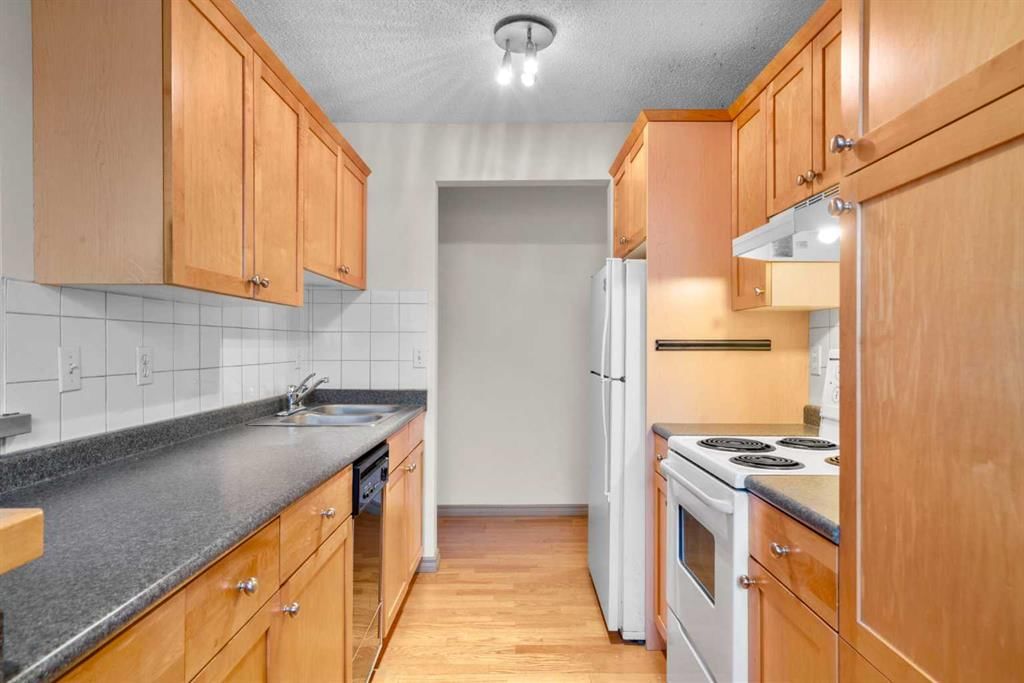 6, 2512 15 Street SW, Calgary — photo 3 of 16