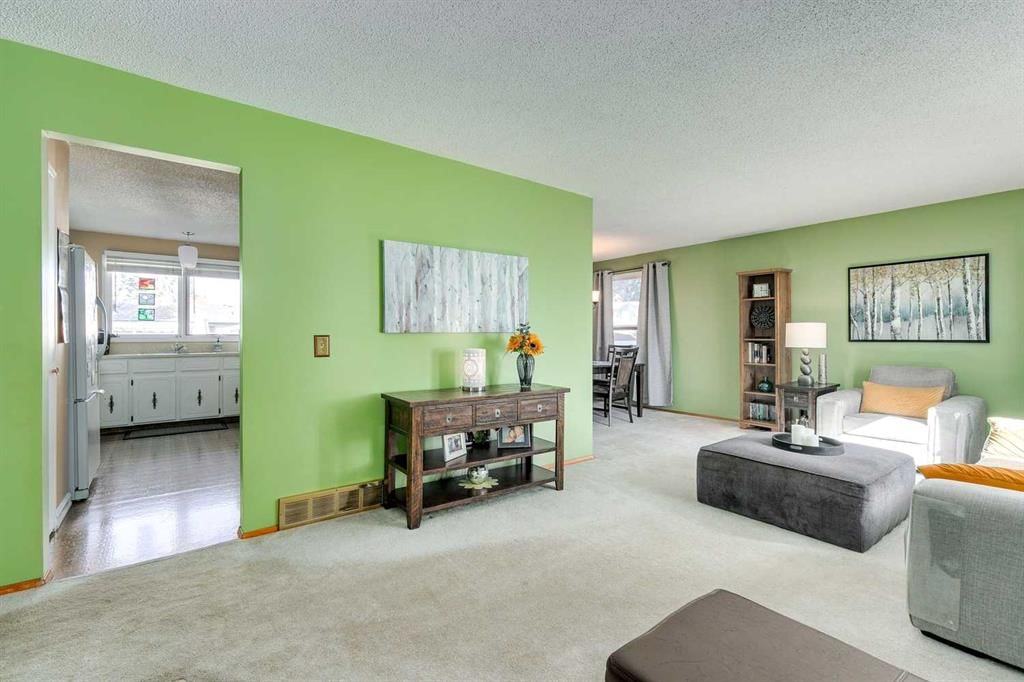 471 Queen Charlotte Road SE, Calgary — photo 4 of 39