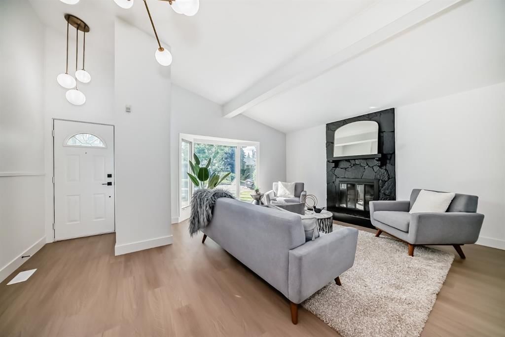 129 Glenpatrick Drive SW, Calgary — photo 4 of 25